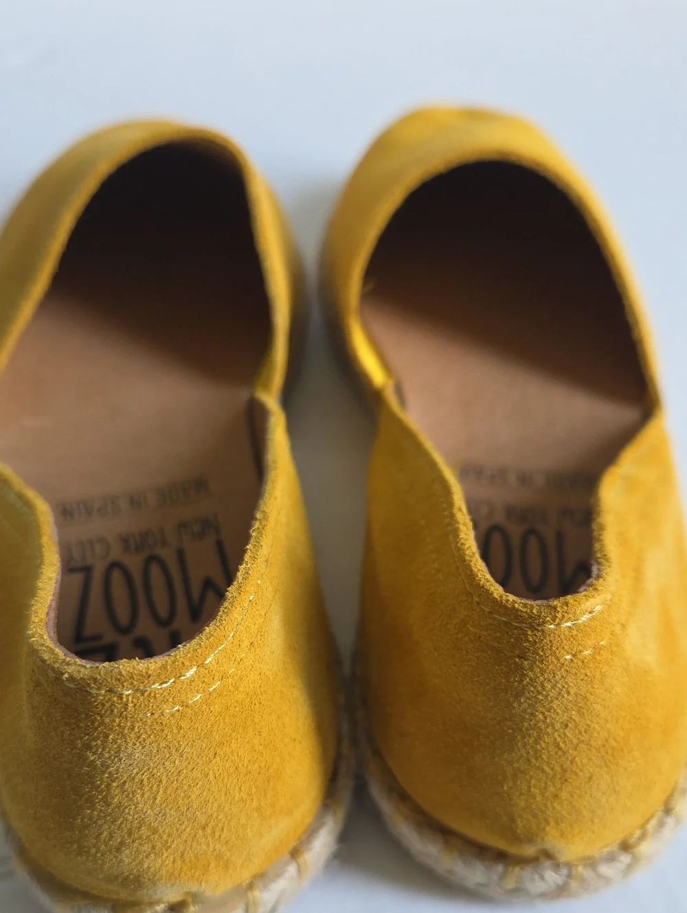 N/A comfortable yellow